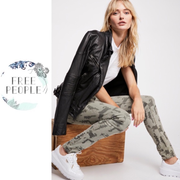 jeggings with sneakers